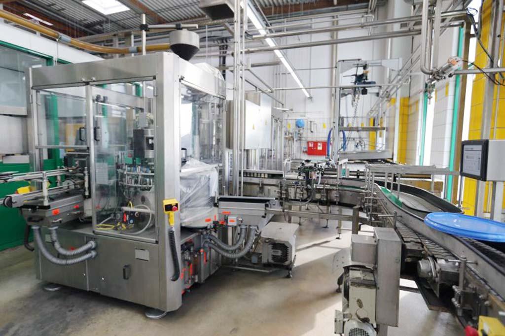 Vacuum Filling and Labelling Line Krones 305 VV/ ROBUSTA - Image 1