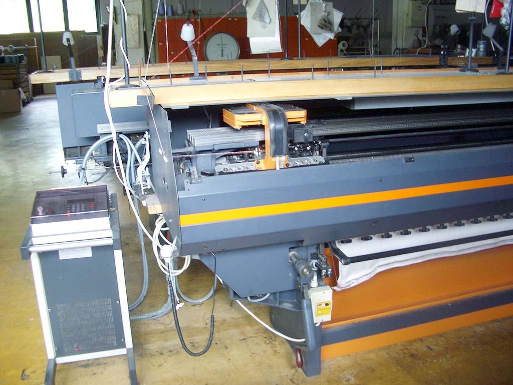 Flat-Bed Knitting Machine Universal MC 610S - Thumbnail 2
