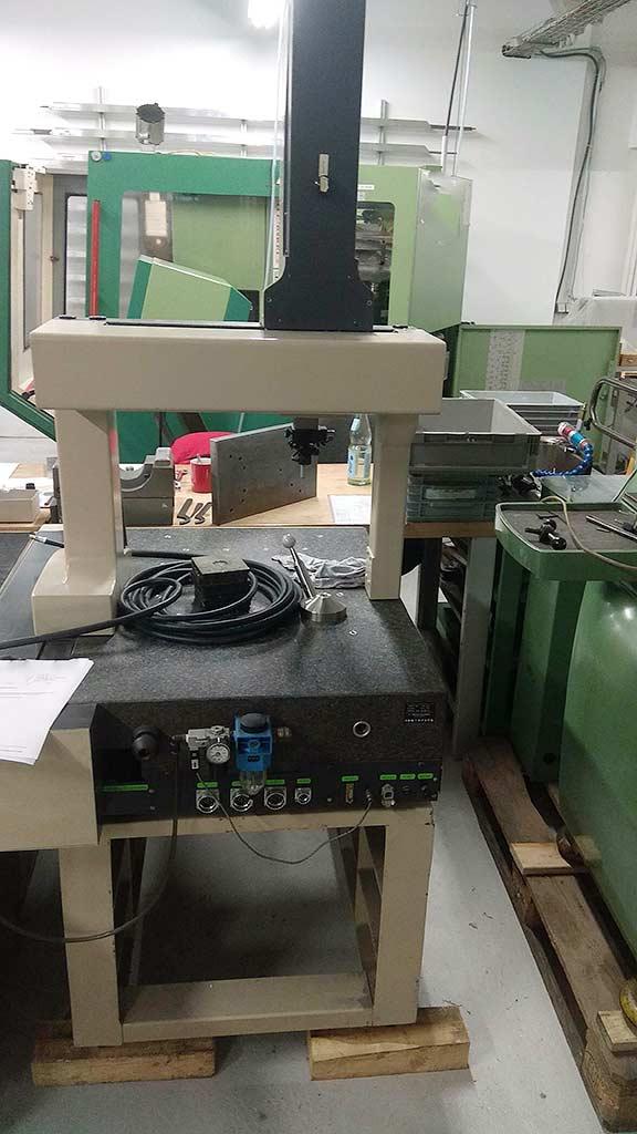 Coordinate Measuring Machine Mitutoyo BHN-305 - Thumbnail 3