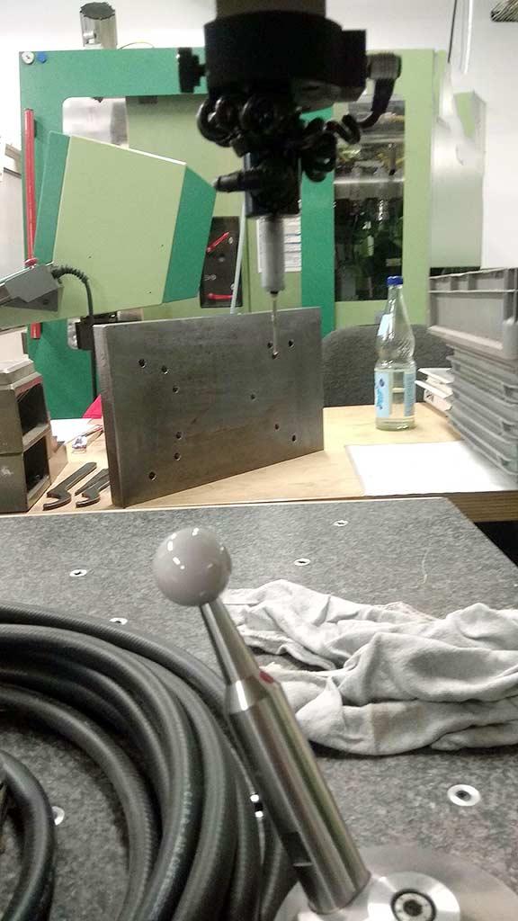 Coordinate Measuring Machine Mitutoyo BHN-305 - Thumbnail 4