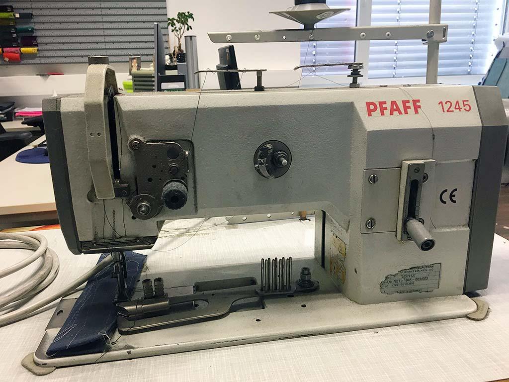 Single-Needle Lockstitch Flatbed Sewing Machine Pfaff 1245-6/ 01 - Thumbnail 2