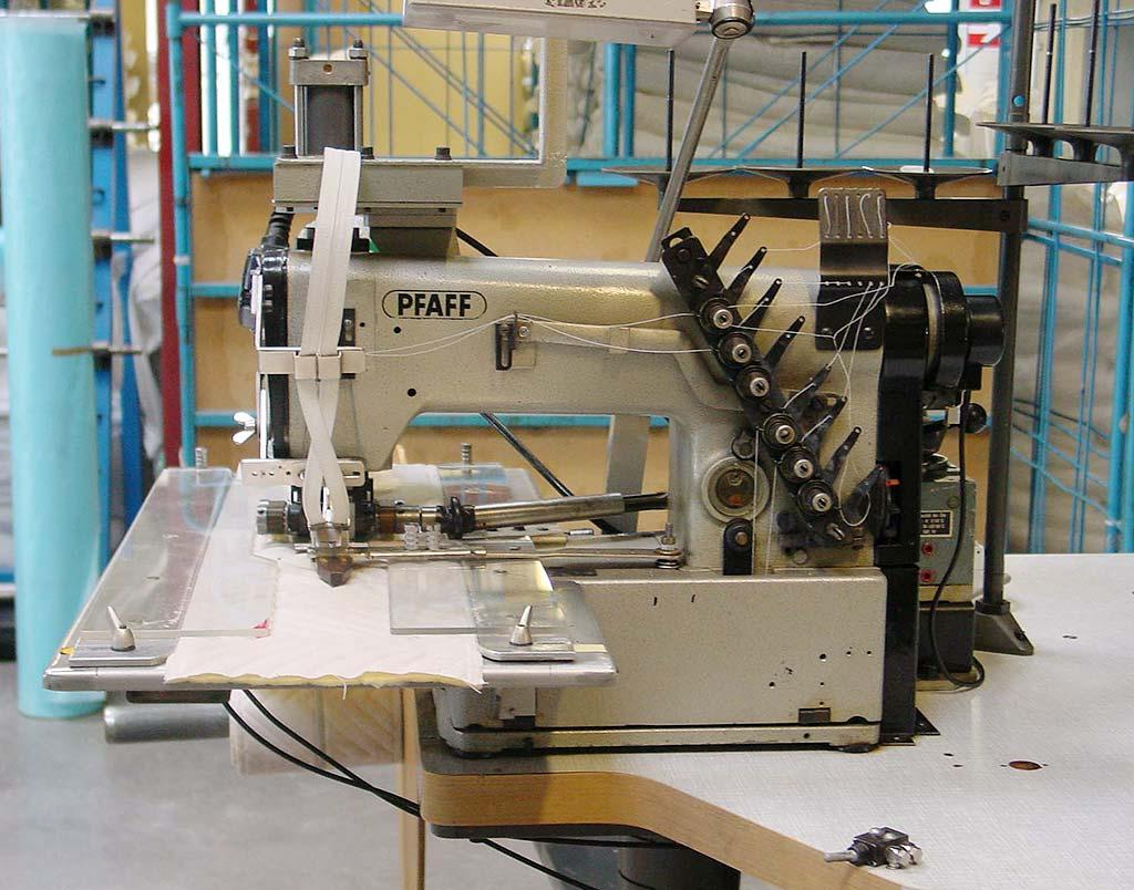 Double-Lockstitch Sewing Machine Pfaff 5642 - Image 1