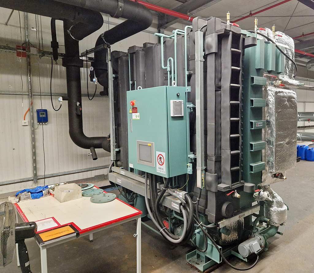 Hot Water Type Absorption Chiller York YHAU-CL100 EXE - Image 1