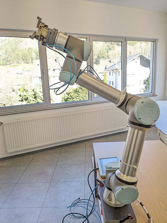 Robot Arm Universal Robot UR5e - Thumbnail 2