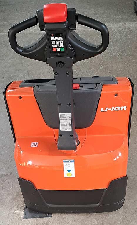 Electric Pallet Truck Toyota LWE 140 - Thumbnail 3