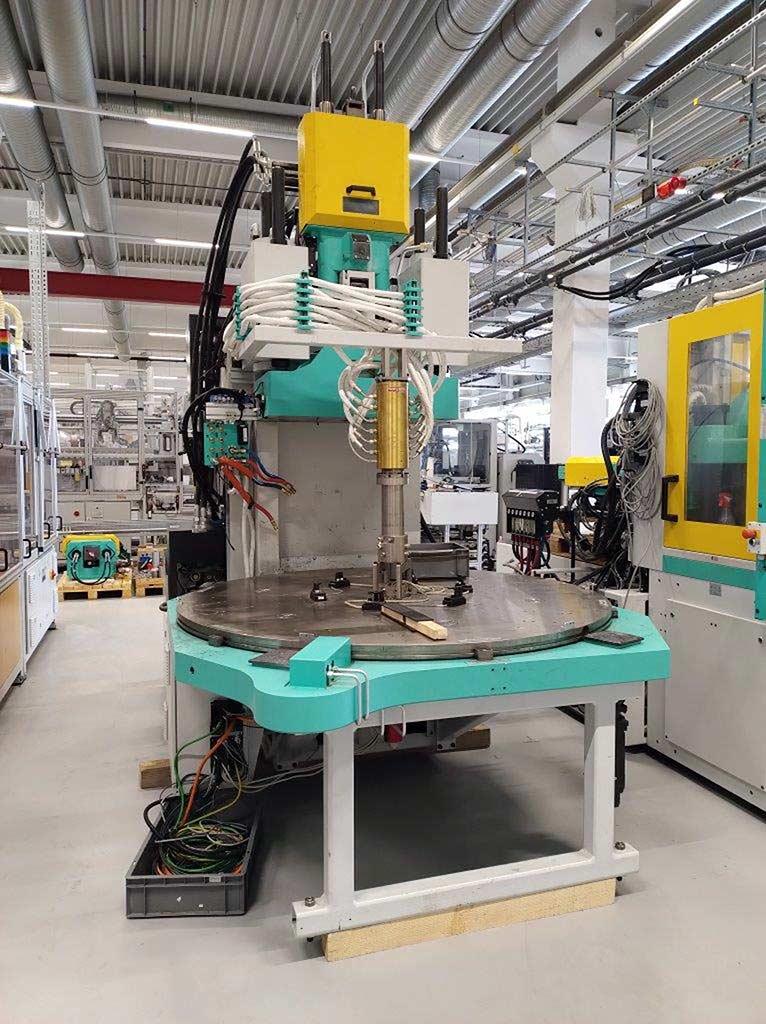 Injection Moulding Machine Arburg Allrounder 680 CB 650-170 - Image 1