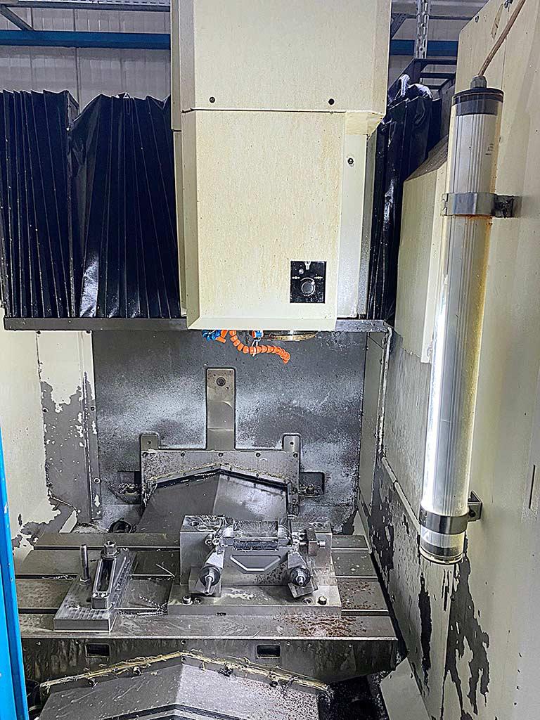 CNC Vertical Machining Center Hitachi Seiki VM40-III - Thumbnail 3