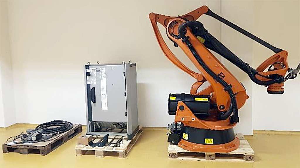 Palletizing Robot Kuka KR 180-2PA - Image 1