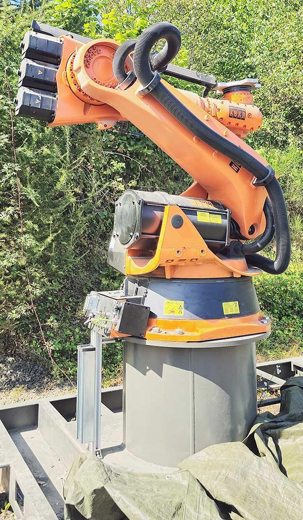 Robot Kuka KR210-2 2000 - Image 1
