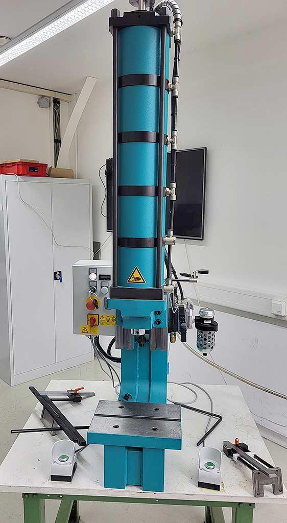 Pneumatic Press Mäder XL-DA 5600-80-300 - Thumbnail 2