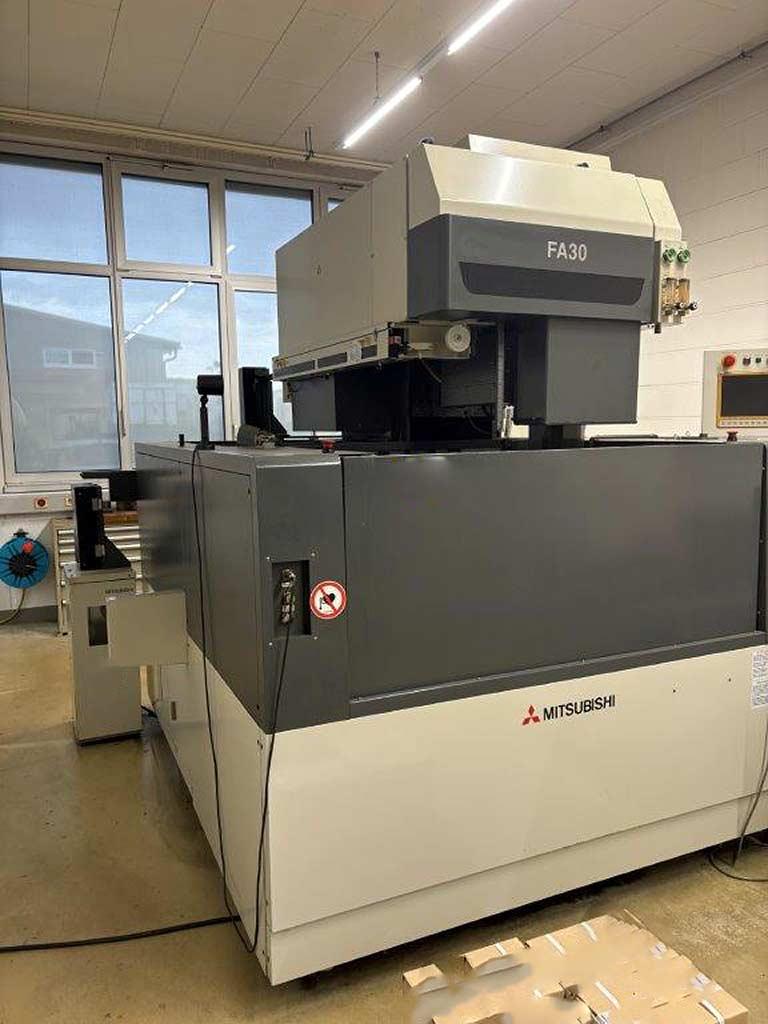 CNC EDM-Machine Mitsubishi FA30 - Thumbnail 5