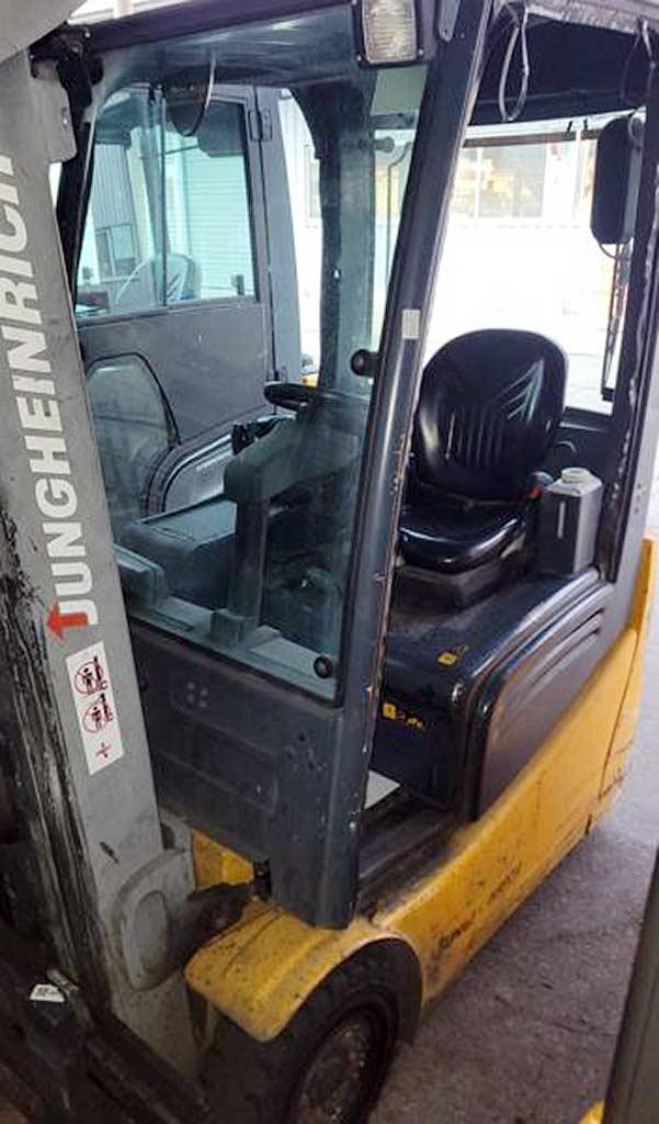 Fork Lift Jungheinrich EFG 215/DFG 320s - Image 1