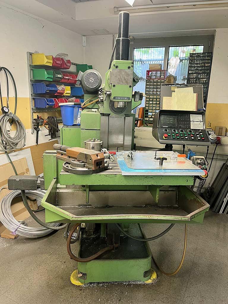 Universal Milling Machine Deckel FP4A - Image 1