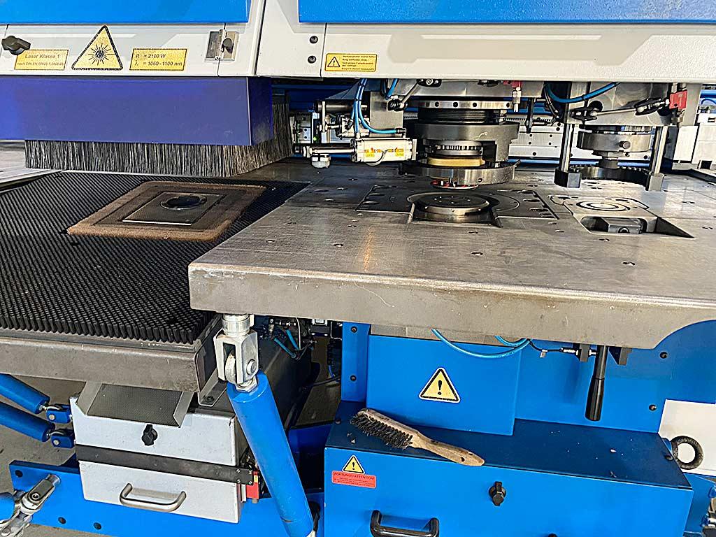 Punching and Laser Cutting Machine Boschert CombiLaser TWIN 1500x3000 2kW - Thumbnail 3