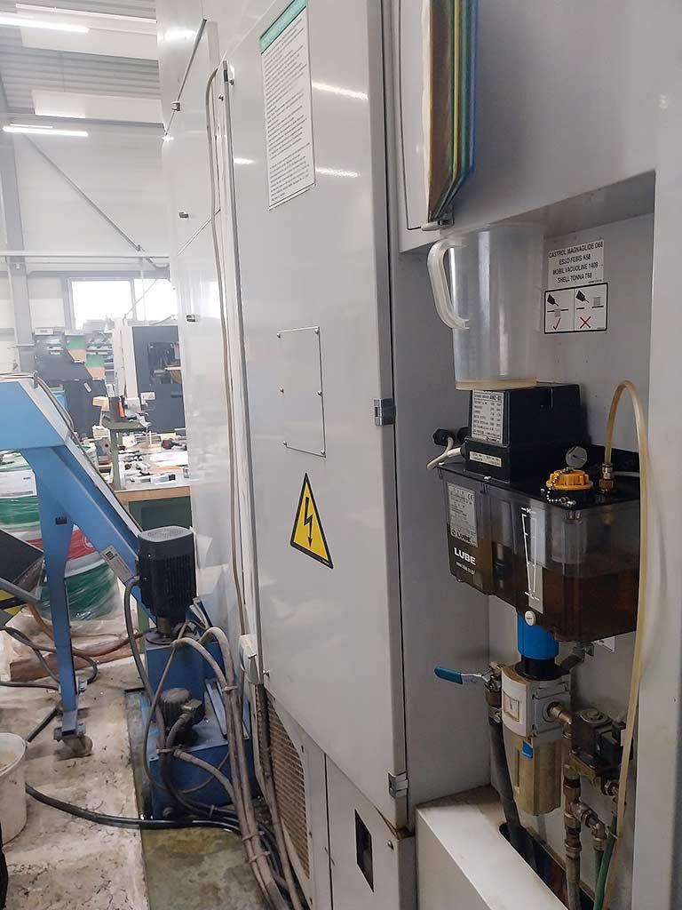 CNC Milling Machine Mazak VTC200-B-II - Thumbnail 3