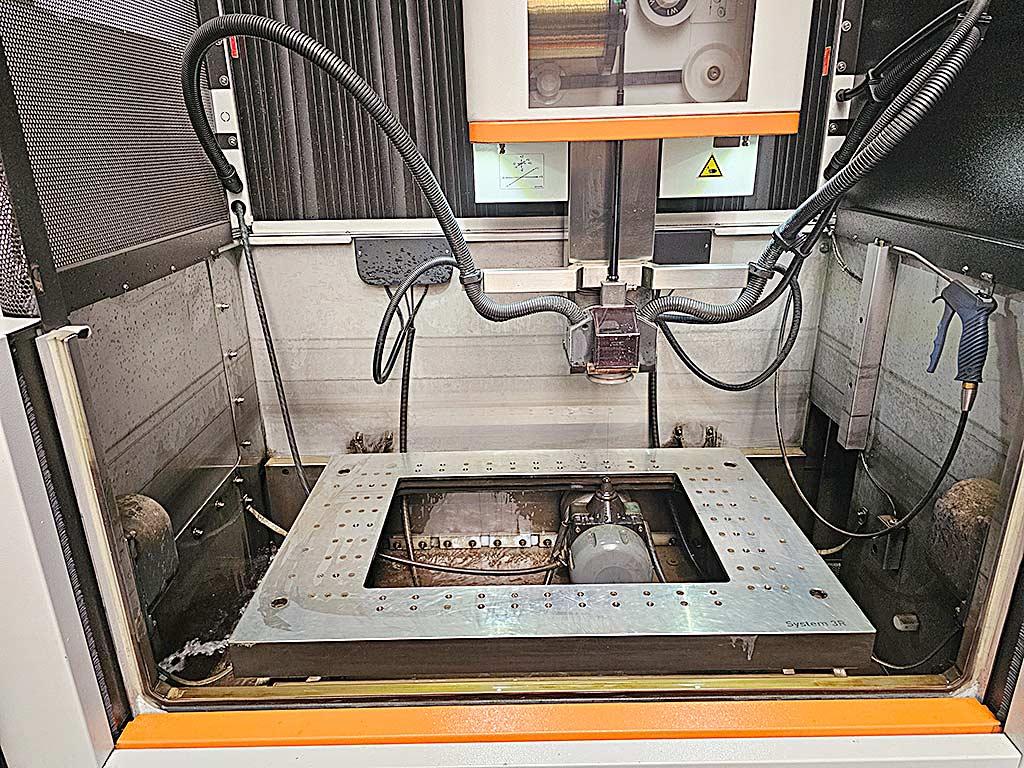 CNC EDM-Machine Gf Agie Charmilles Cut P 550 - Thumbnail 2