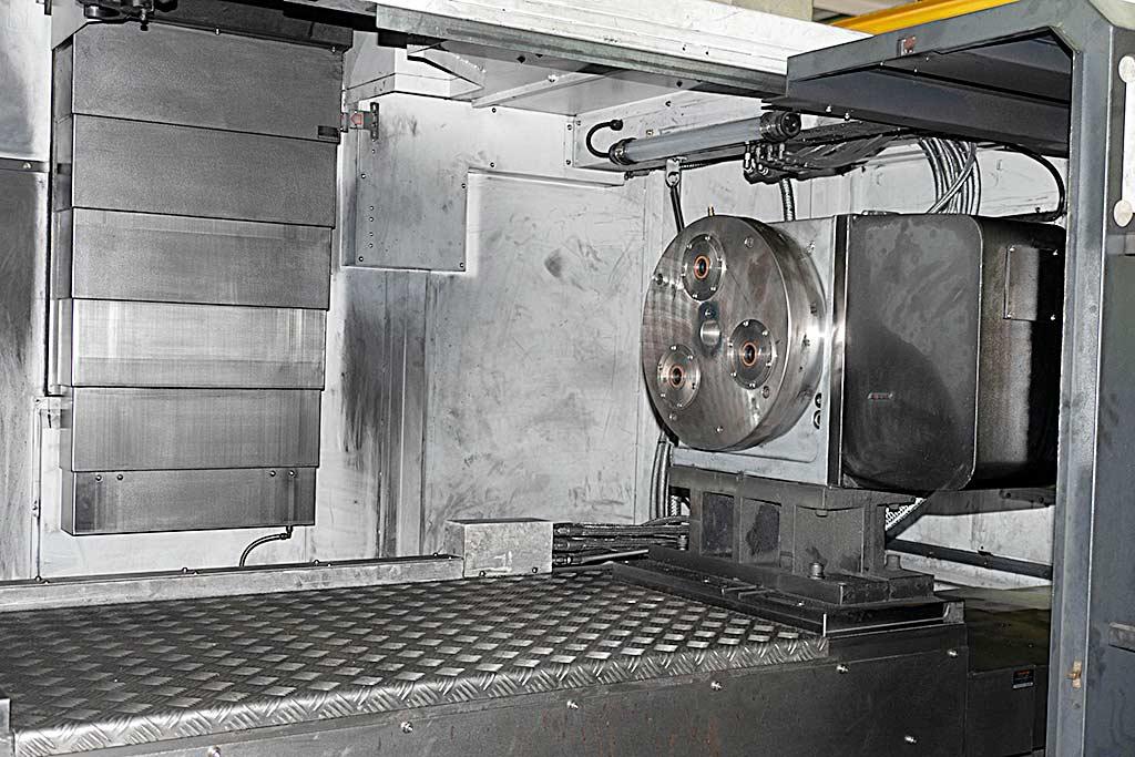 CNC Vertical Machining Center Akira Seiki HV-8A - Thumbnail 3