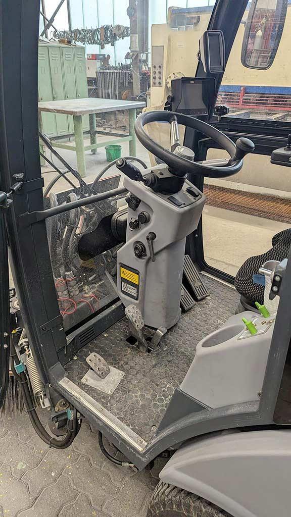 Sweeping & Scrubbing Machine Hako City Master 650 T2a - Thumbnail 3