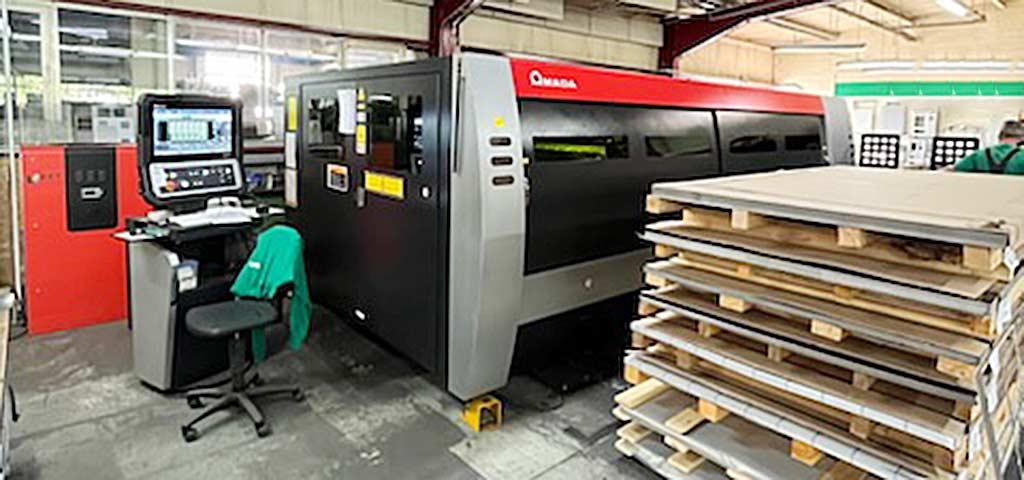CNC Laser Cutting Machine Amada FLC-3015 AJ-2000 - Image 1