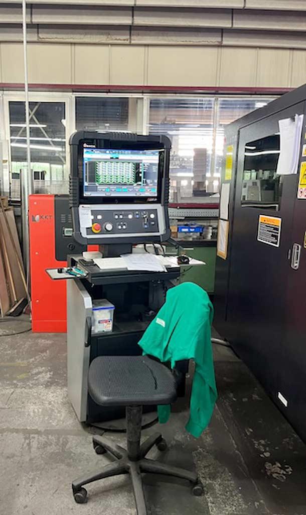 CNC Laser Cutting Machine Amada FLC-3015 AJ-2000 - Thumbnail 5