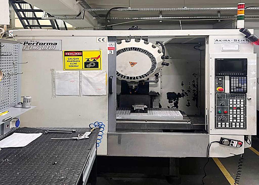 CNC Machining Center Akira Seiki PC 700 - Image 1
