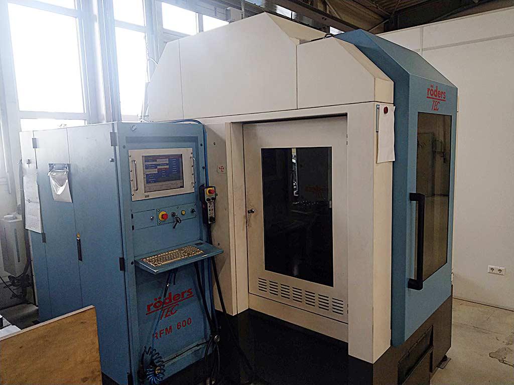 CNC Vertical Machining Center Röders RFM 600 - Image 1