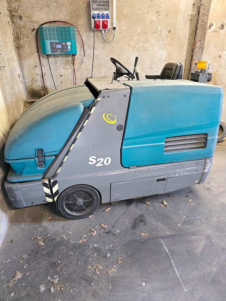 Sweeping Machine Tennant SweepMax S20 - Image 1