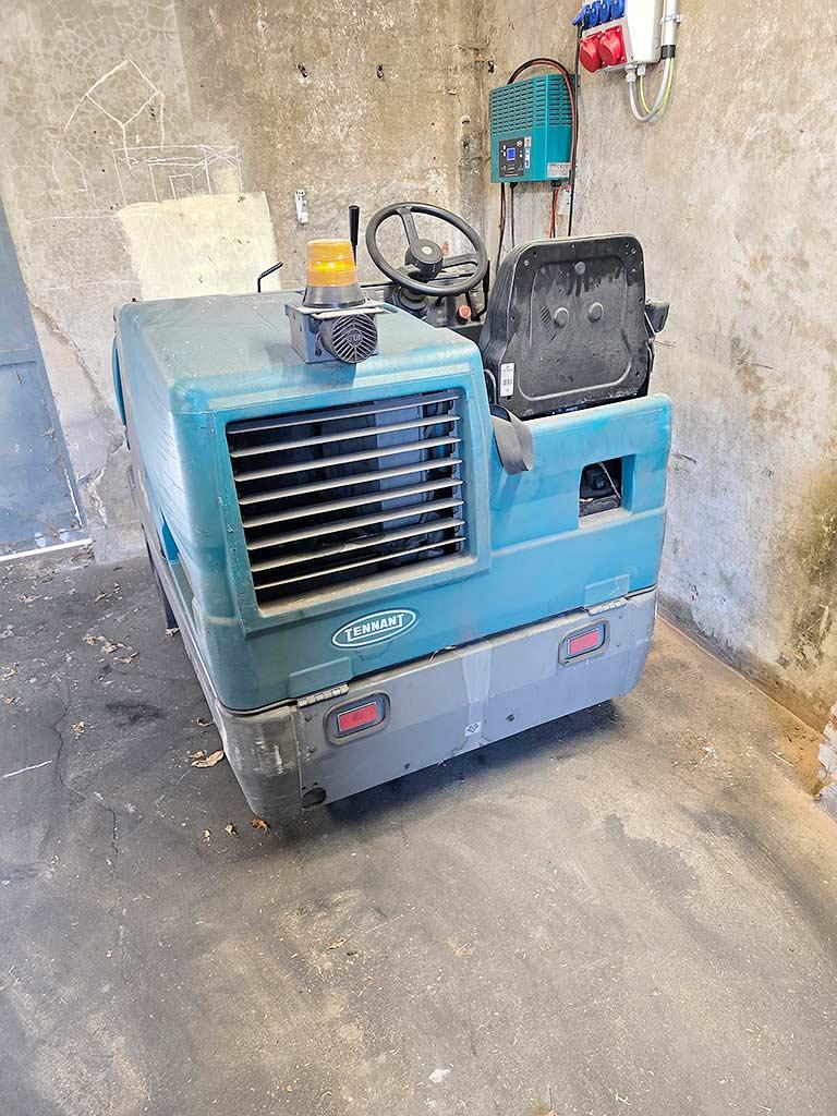 Sweeping Machine Tennant SweepMax S20 - Thumbnail 2