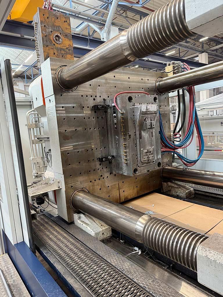 Injection Moulding Machine Krauss-maffei KM 1300-12000 MC - Thumbnail 3