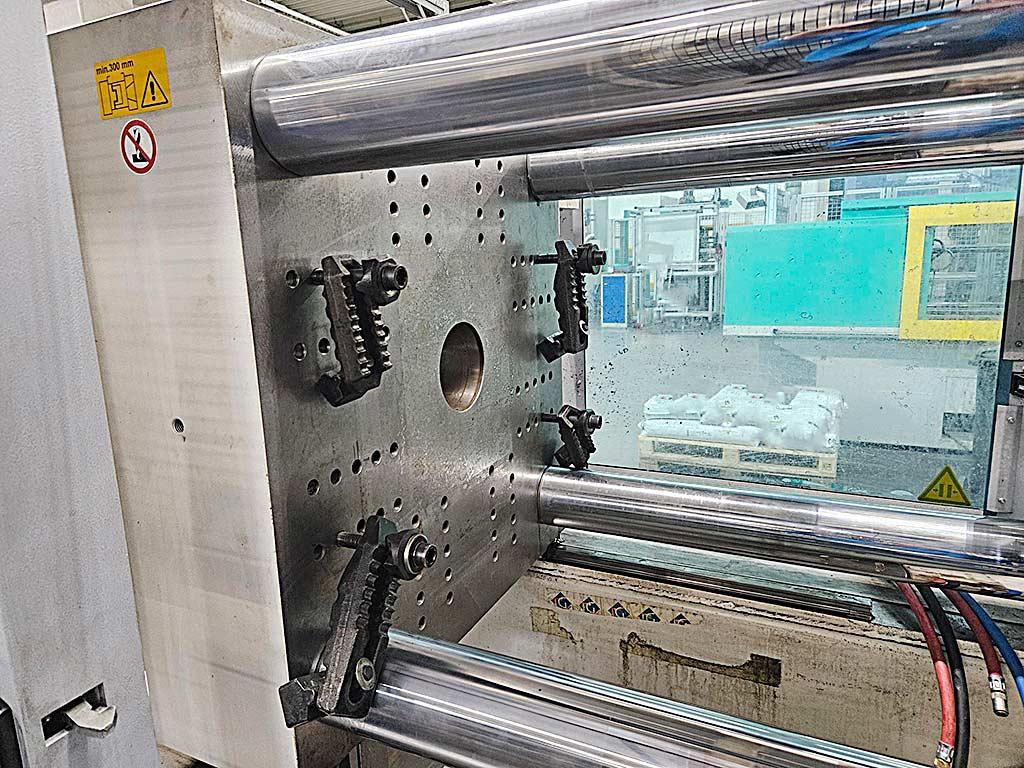 Injection Moulding Machine Krauss Maffei KM 110-380 CX - Thumbnail 3