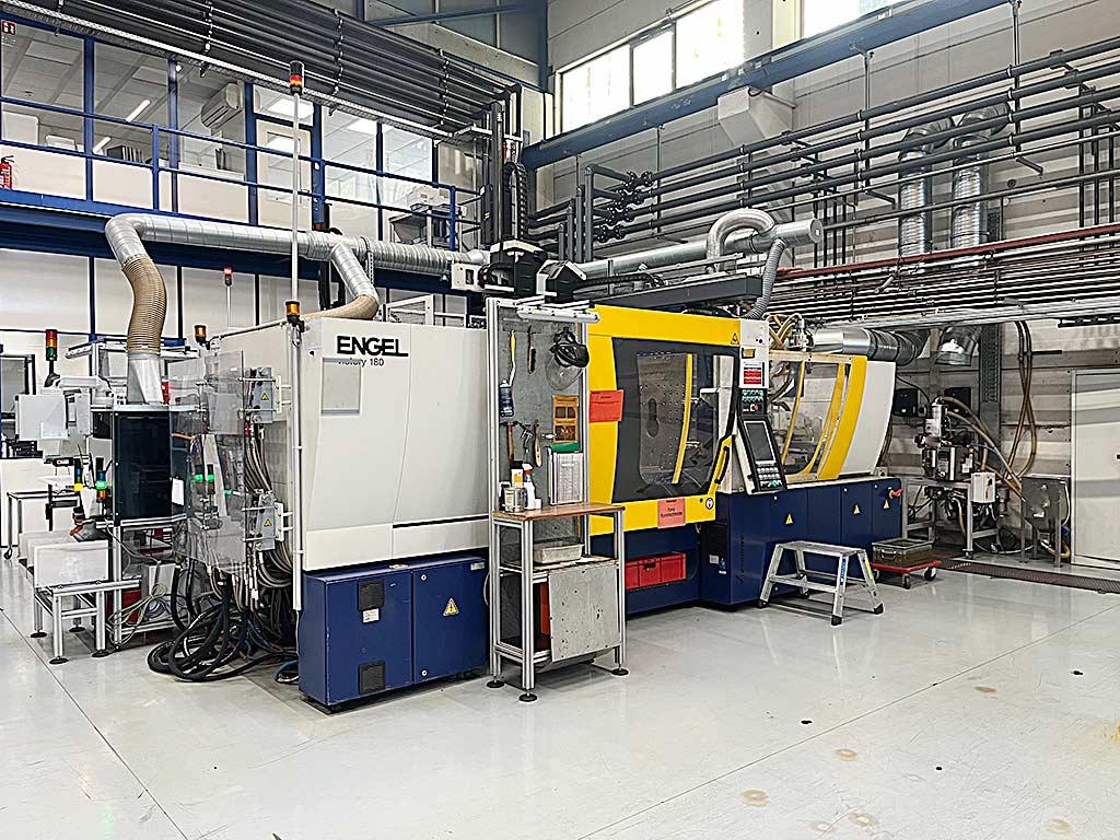 Injection Moulding Machine Engel VC 200/60/180 HL - Image 1