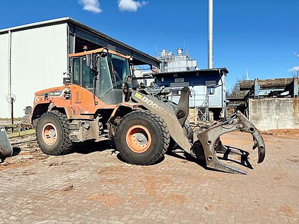 Wheel Loader Doosan 250 DL - Image 1