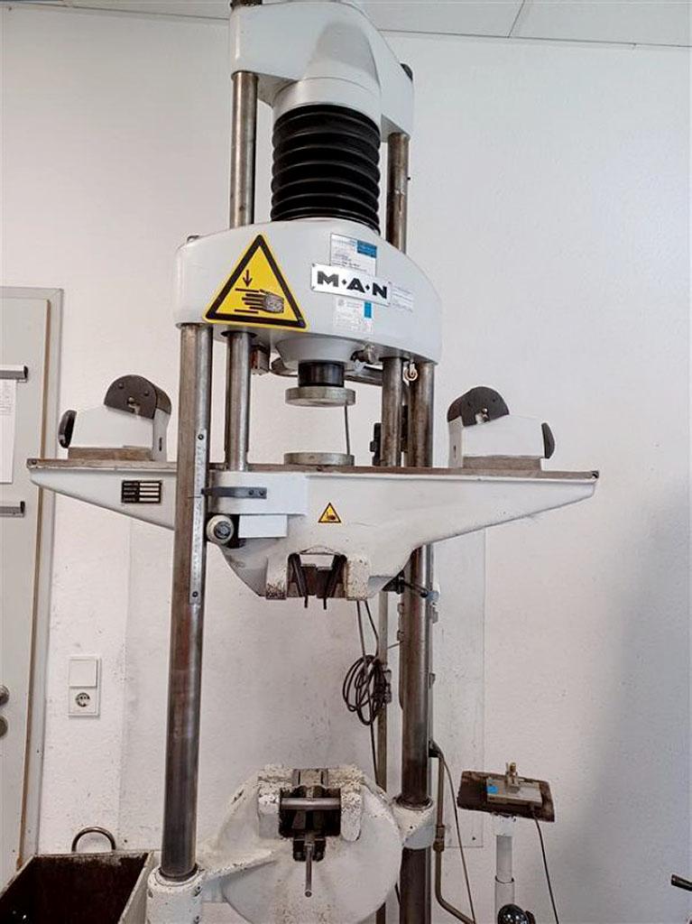 Man 200KN/9606 - Image 1